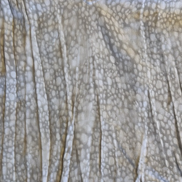 Women’s Top - Picture 2 of 3